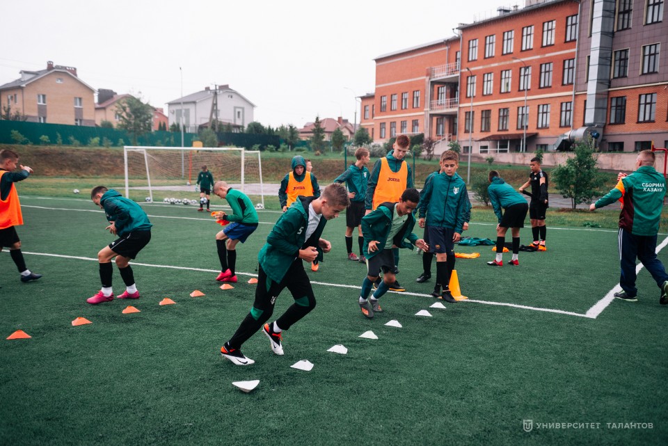 Юные футболисты «прокачали» свои скоростно-силовые навыки и на деле познакомились со здоровьесбережением