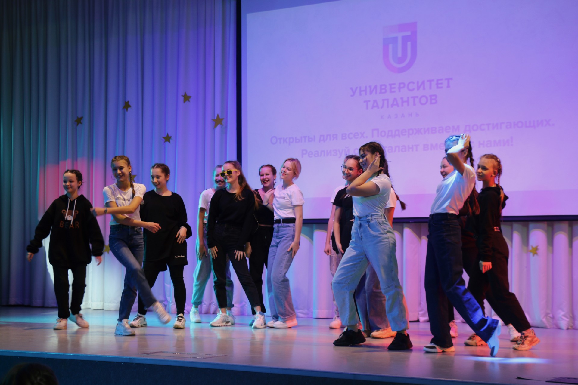 Импровизация, VOGUE и уличные направления: что изучали юные танцоры на  программе «Let’s dance»