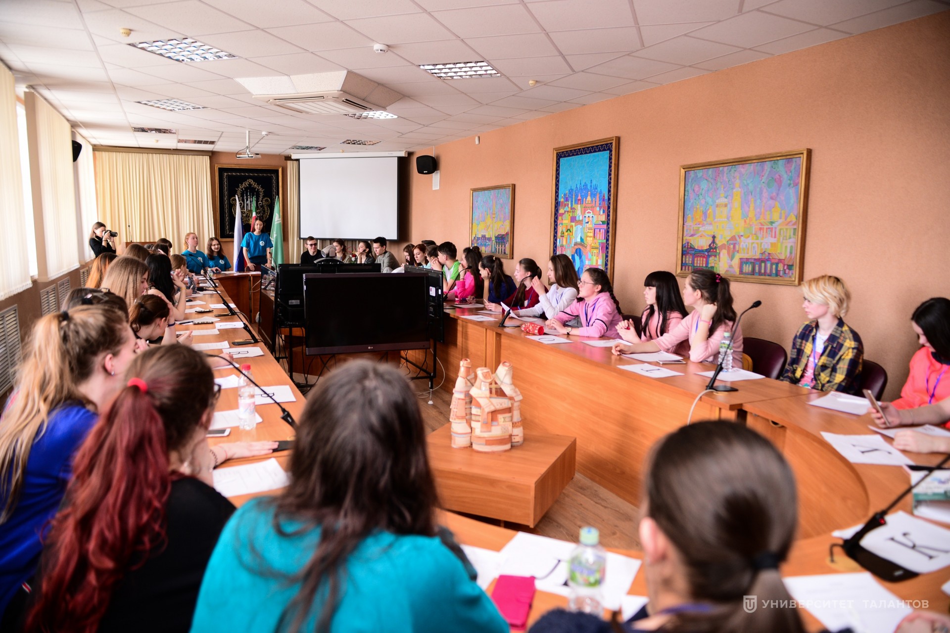 Школьники Татарстана встретились с академиками РАН, исследовали свою родословную и узнали о реабилитации детей в медицинских учреждениях